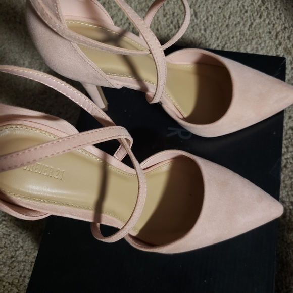 Pink heels - Picture 3 of 4